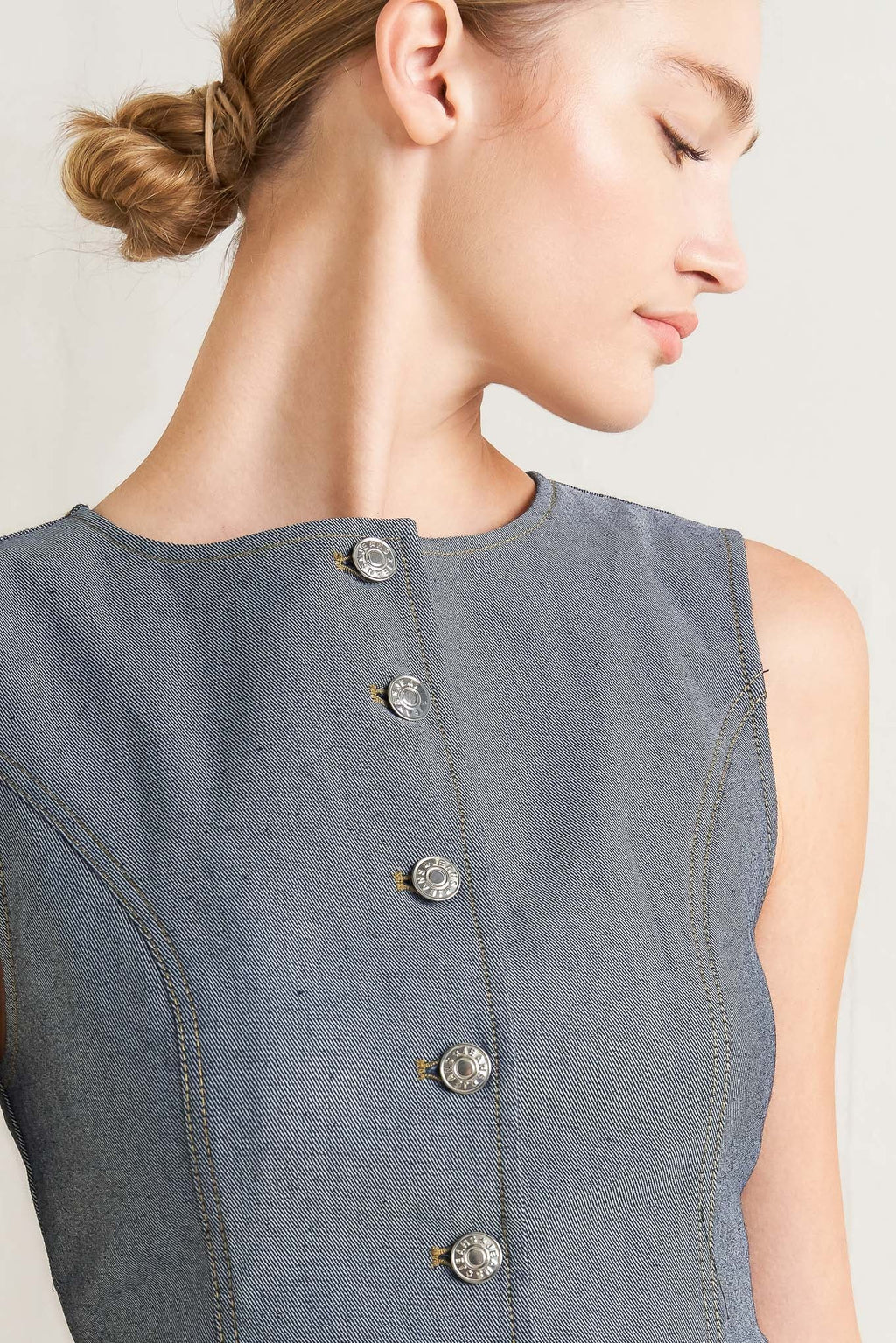 CONFIDENTLY COOL TAILORED WOVEN VEST
