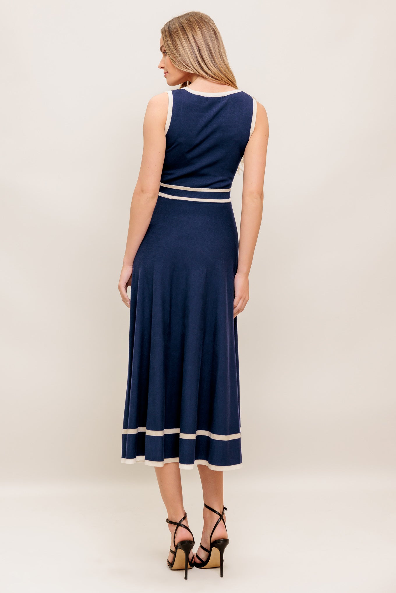 DREAMY DAISY KNIT MIDI DRESS