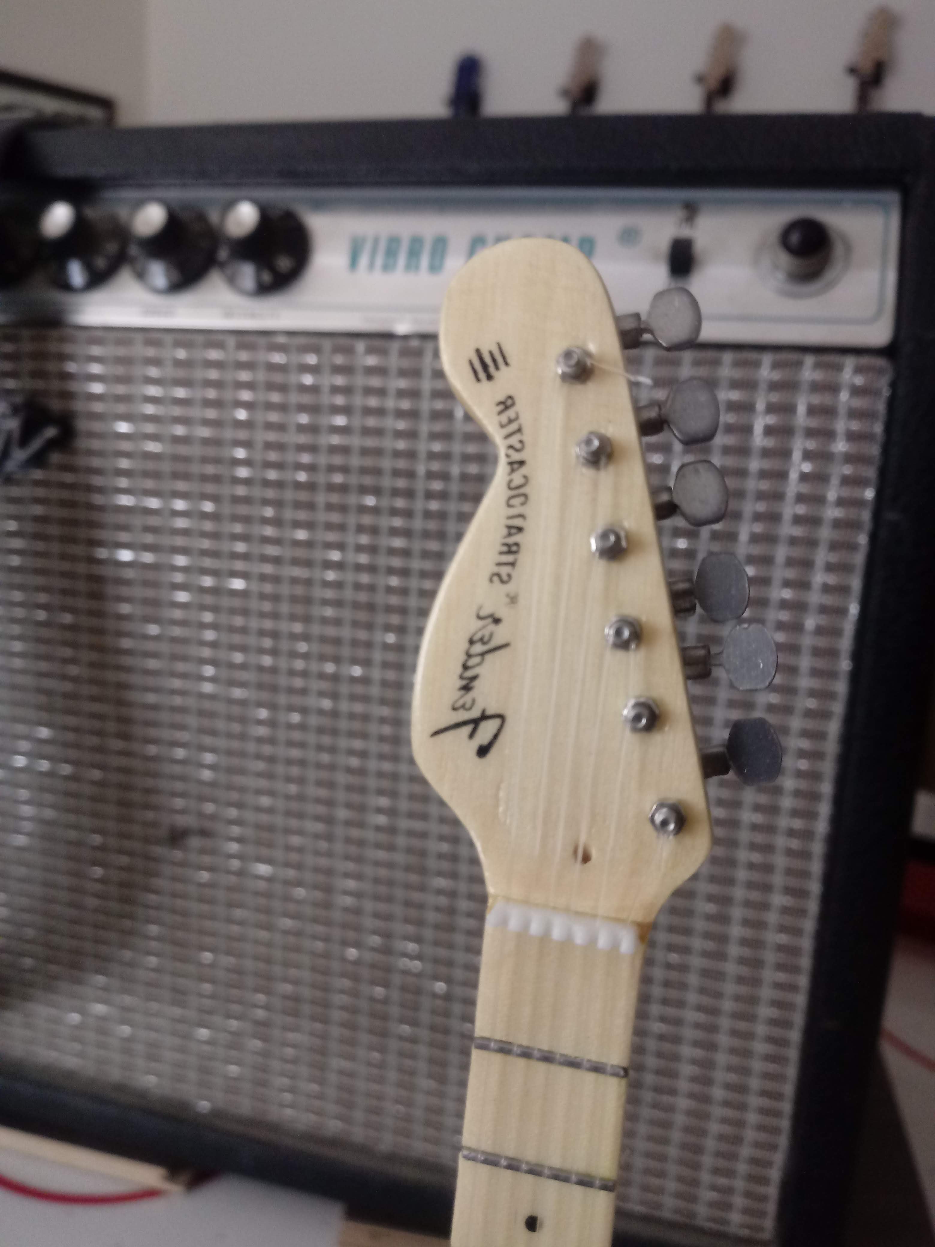Fender Cream Lefty Strat 1:4 Scale Guitar ~Axe Heaven~